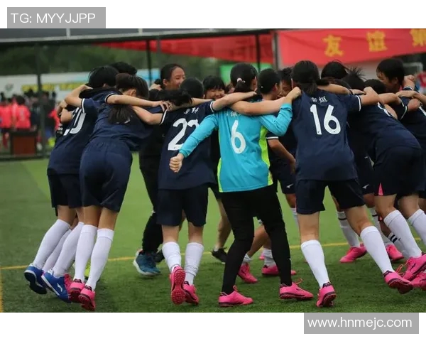足球巨星携手惊艳女神同台亮相引燃全场激情瞬间